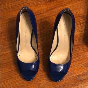 Worn Once Boutique9 Blue Nosey Peep-Toe Pumps